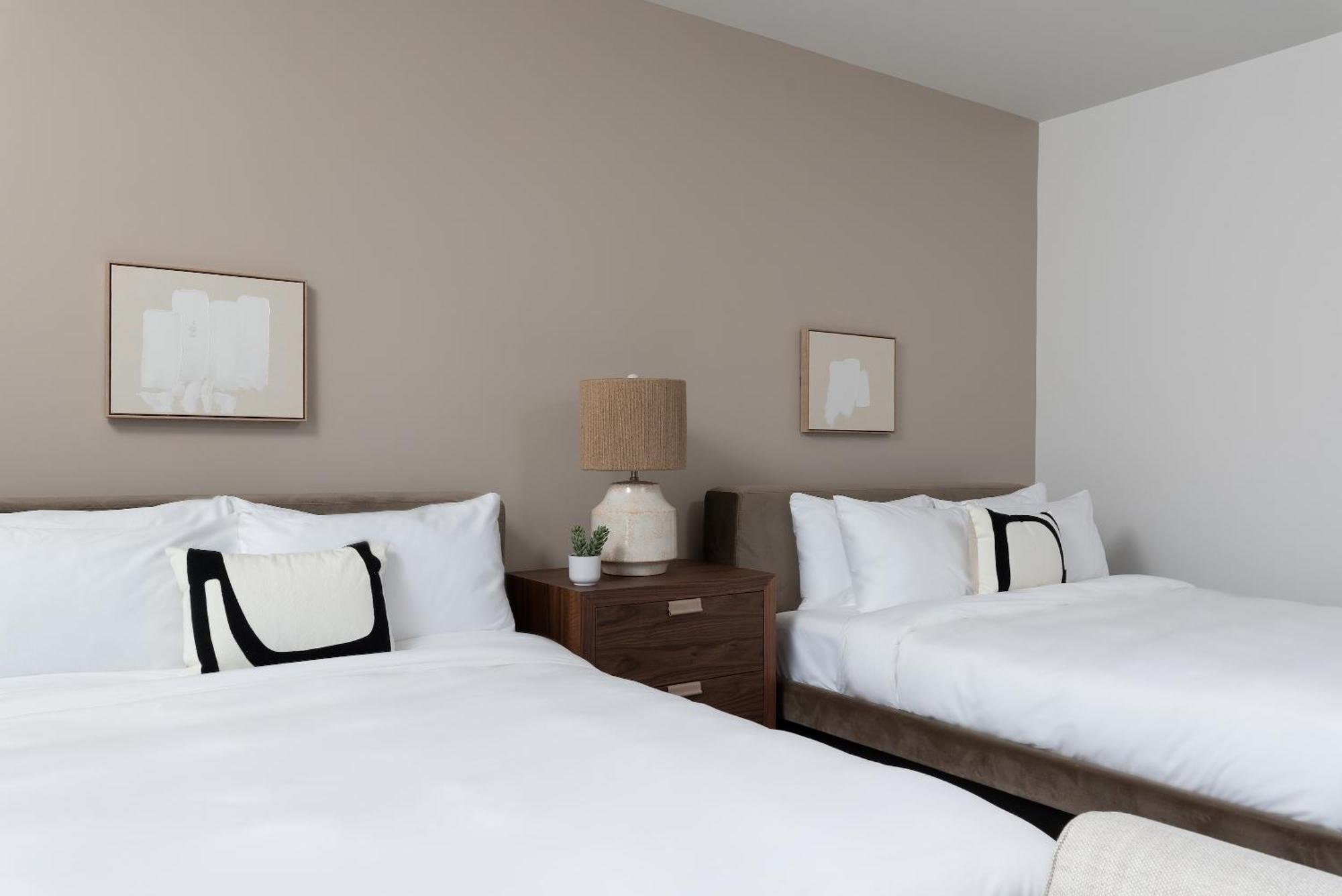 Boardwalk Hotel On Lake Anna By Kasa Mineral Room photo