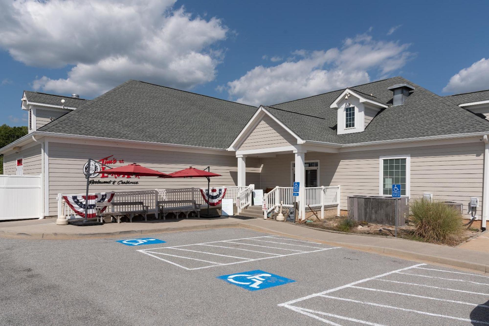 Boardwalk Hotel On Lake Anna By Kasa Mineral Exterior photo