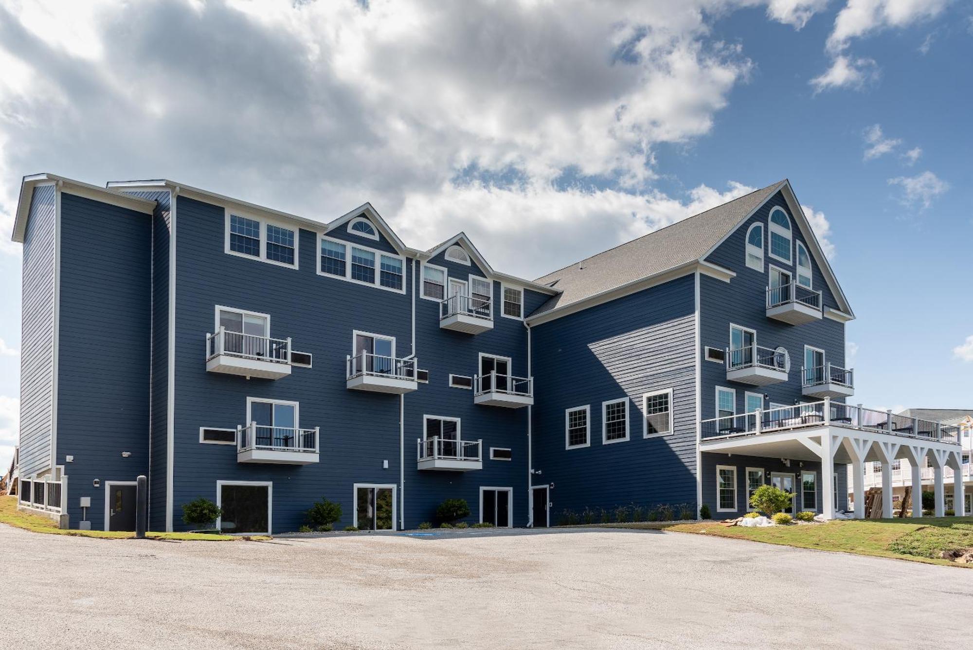 Boardwalk Hotel On Lake Anna By Kasa Mineral Exterior photo